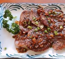 Pan-fried Beef Tongue with Garlic Slices