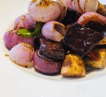 Filet Mignon with Caramelized Onion