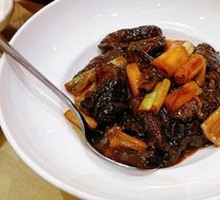 Braised Sea Cucumber with Green Onion