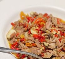 Stir-fried Yellow Beef with Camellia Oil