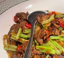 Stir-Fried Beef with Yellow Onion