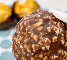Crispy Hazelnut Chocolate Ball