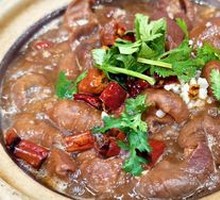 Braised Pork Intestines in Clay Pot