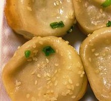 Fresh Pork Pan-Fried Celery Dumplings