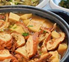 Premium Braised Pork with Steamed Bun