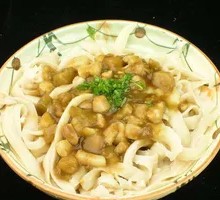 Chicken and Mushroom Noodles with Sauce