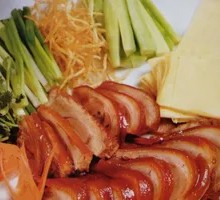 Crispy pancake with pork elbow