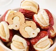 Cashew Puff with Dates