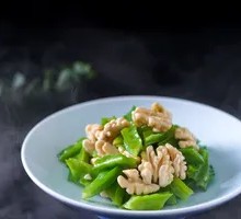 Four-Corner Bean with Peach Nuts