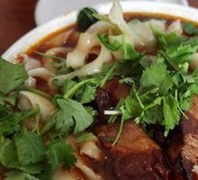 Sliced Beef Noodles in Brown Sauce