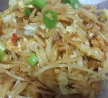 Stir-Fried Shredded Pork with Green Pepper and Noodles