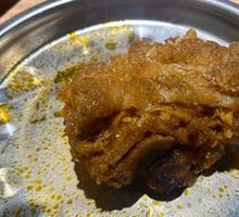 Braised Pig's Feet with Crispy Skin