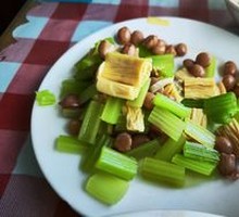 Celery with Yellow Skin Tofu Shreds
