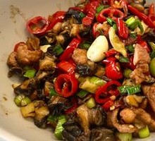 Spicy Stir-Fried Snail Meat with Pork