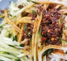 Secret-Recipe Cold Noodles with麻将