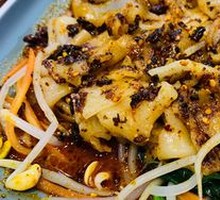 Traditional Hot Rice Noodles