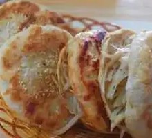 Scallion pancake with egg and shredded potato