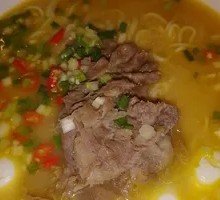Golden Soup Beef Noodles