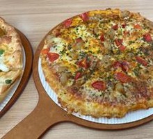 Classic Italian Meat Sauce Pizza