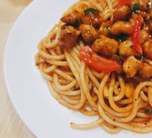 Black Pepper Beef Cubes with Pasta