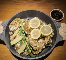 Steamed Oysters in Clay Pot