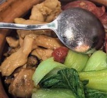 Cured Sausage and Chicken Claypot Rice