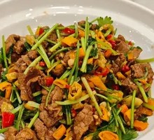 Stir-Fried Beef with Yellow Onion