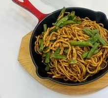Beijing-style Braised Noodles with Green Beans