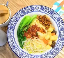 Oil-Poured Pork Sauce Noodles