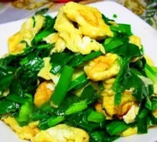 Stir-fried eggs with chives