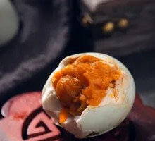 Oil-oozing Salted Duck Egg
