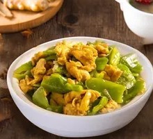 Stir-Fried Eggs with Green Peppers