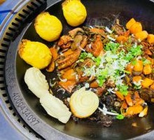 Stewed Rooster in Iron Pot