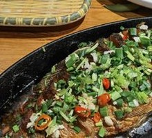 Grilled Crucian Carp on Iron Plate