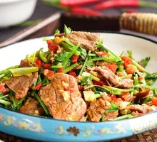 Stir-Fried Beef with Yellow Onion