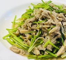 Stir-fried Scallion with Fish Balls