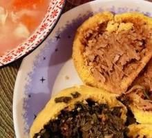 Stir-fried green beans with minced pork dumplings