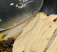 Flower-shaped steamed bun