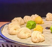 Flower-shaped steamed bun