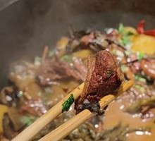 Stewed Goose in Iron Pot