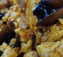 Sour Stir-Fried Egg with Wood Ear Mushrooms