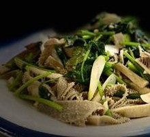 Stir-fried Scallion with Fish Balls