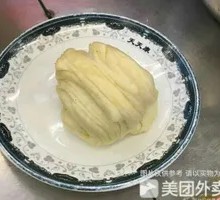 Flower-shaped steamed bun