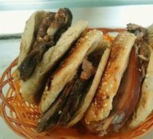 Braised Pork Belly in Flatbread