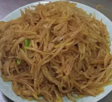 Stir-fried egg and potato noodles