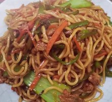 Stir-Fried细 Noodles with Pork and Green Peppers