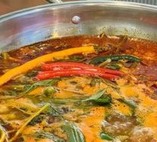 Yunnan Mountain Wild Freshly Crushed Sour Soup Hot Pot