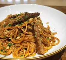 Black Pepper Beef Noodles