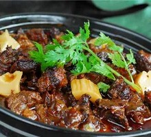 Braised Beef Noodles in Clay Pot