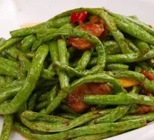Stir-fried shredded pork with green beans